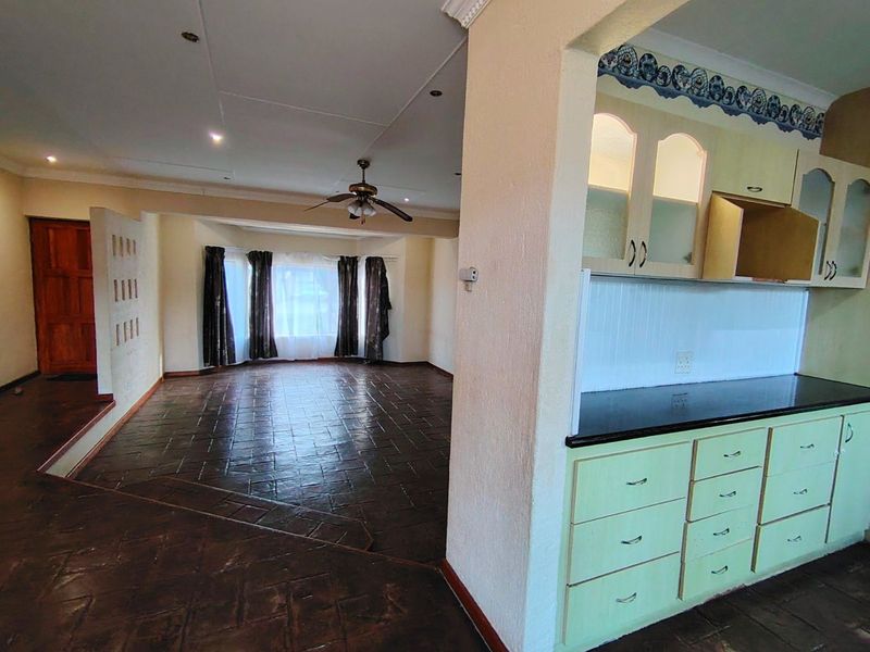 House For Sale in Dana Bay - Photo 3