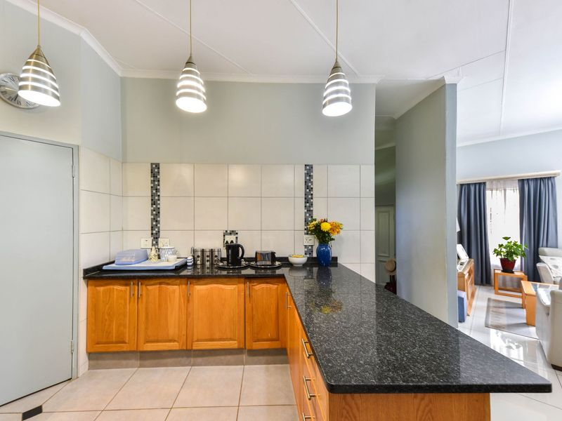 House For Sale in Faerie Glen - Photo 10