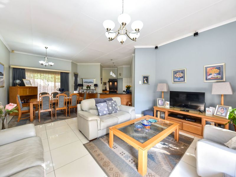 House For Sale in Faerie Glen - Photo 6