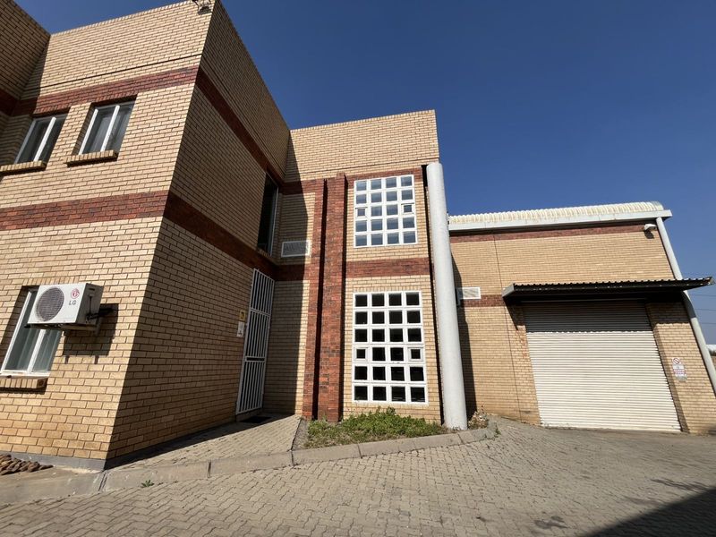 Industrial To Rent in Randjespark - Photo 2