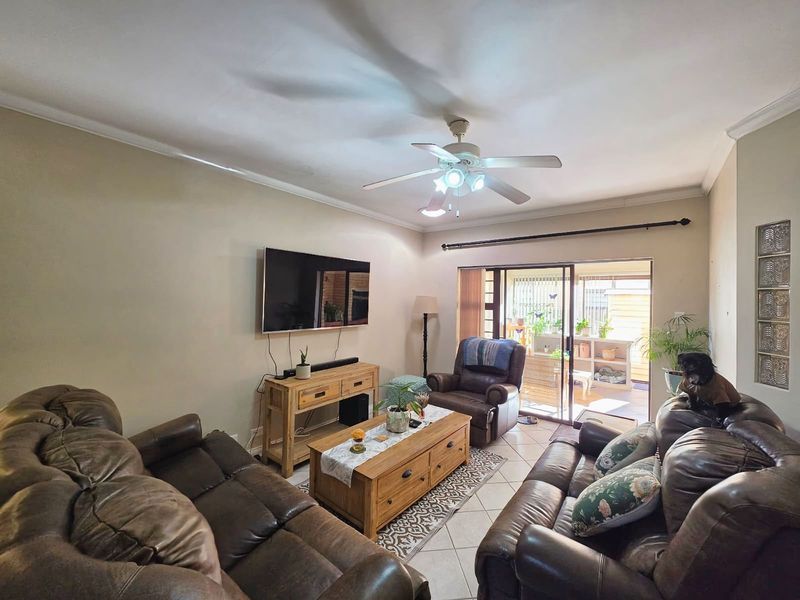 House For Sale in Heather Park - Photo 4