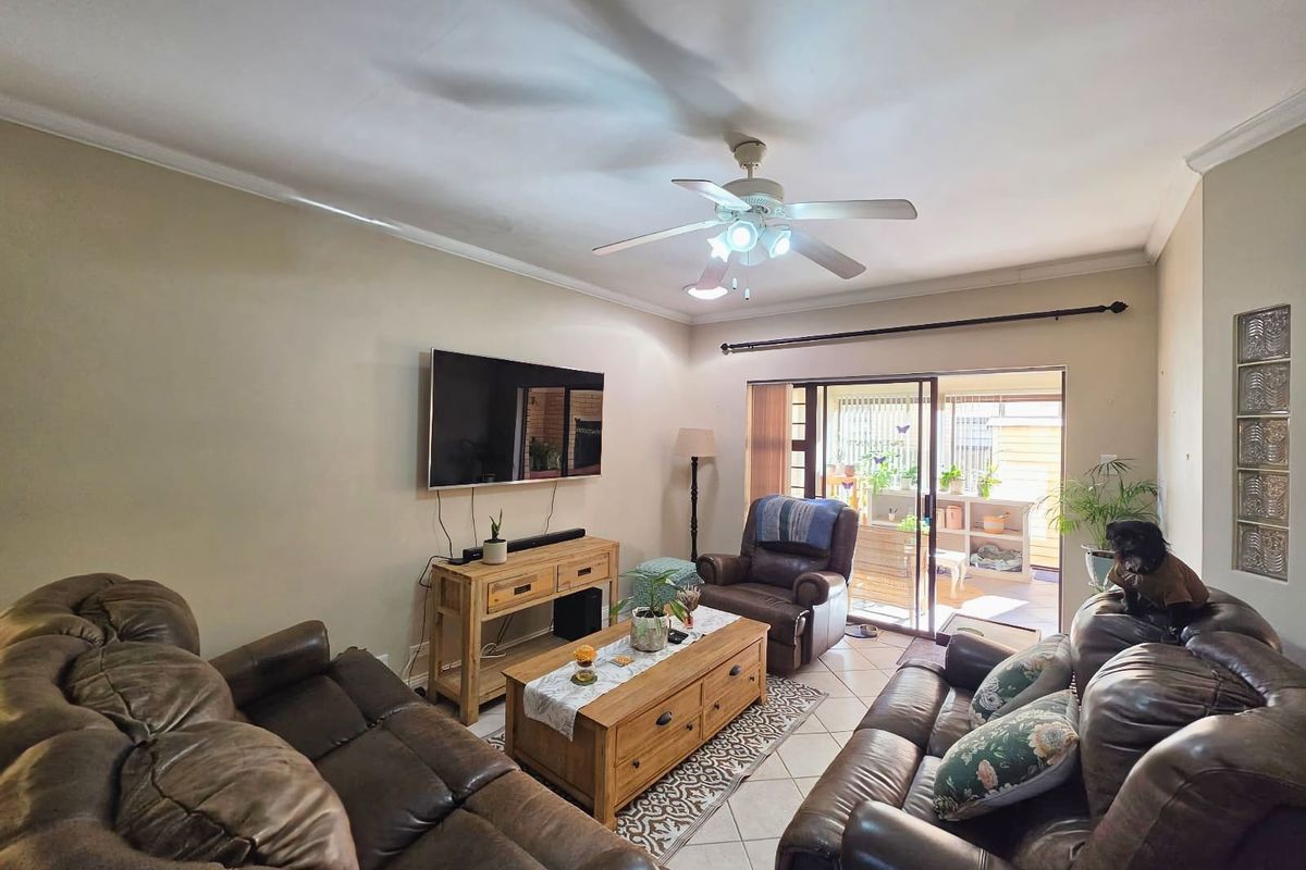 House For Sale in Heather Park - Photo 4