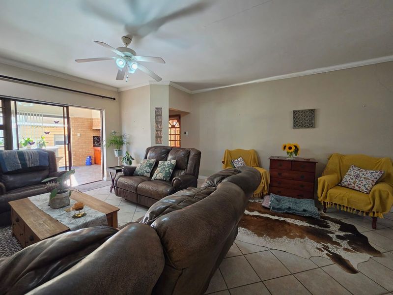 House For Sale in Heather Park - Photo 3