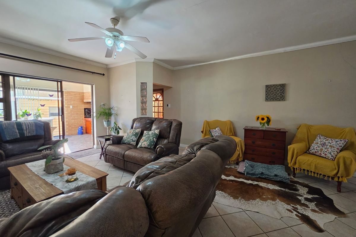 House For Sale in Heather Park - Photo 3