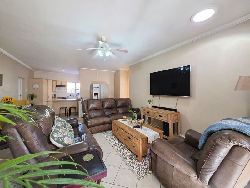 House For Sale in Heather Park - Photo 6