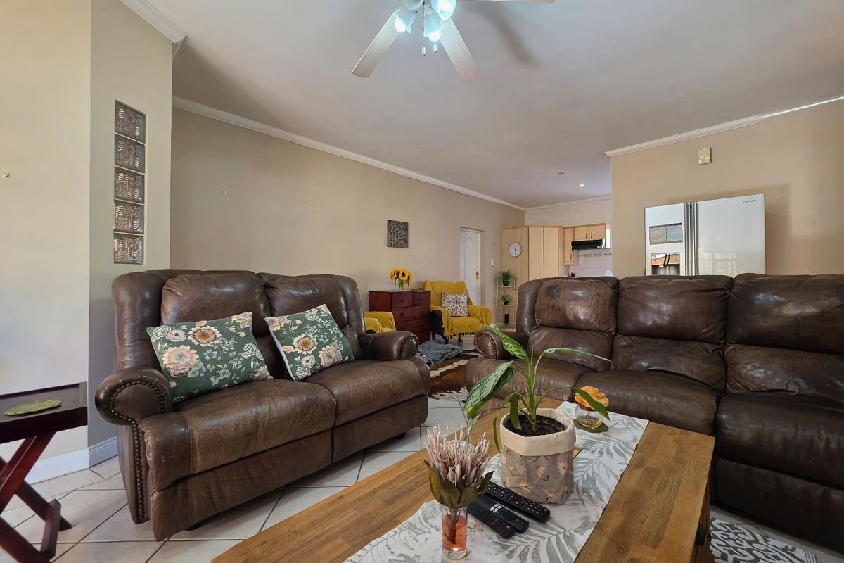 House For Sale in Heather Park - Photo 5