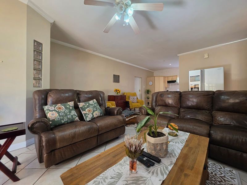 House For Sale in Heather Park - Photo 5
