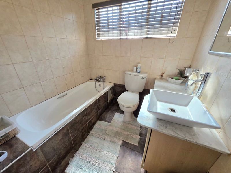 House For Sale in Theresapark - Photo 7