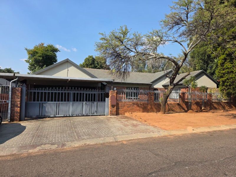 House For Sale in Theresapark - Photo 2