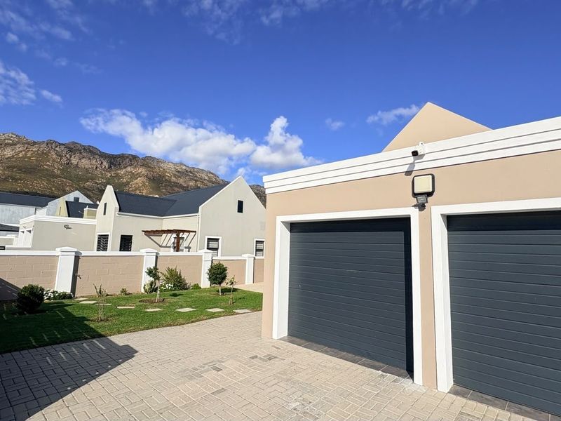 House For Sale in Admirals Park - Photo 1