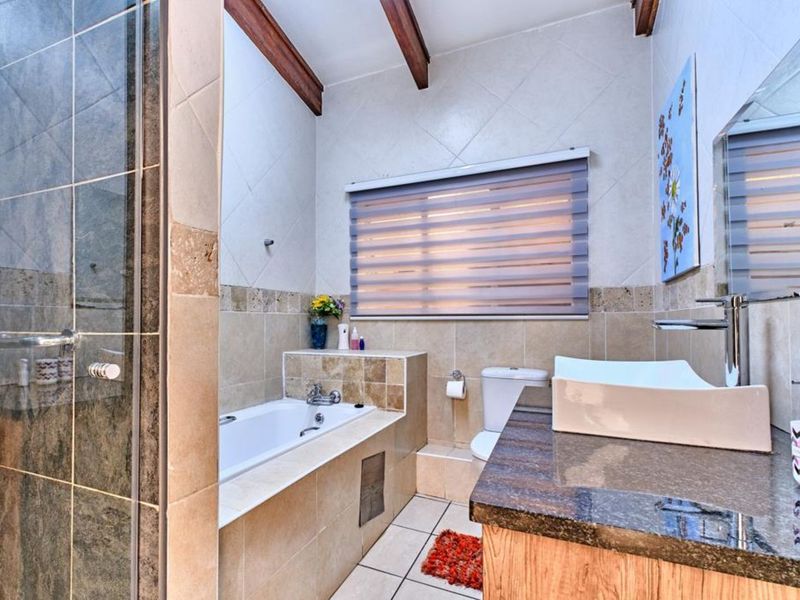 House For Sale in Rivonia - Photo 8