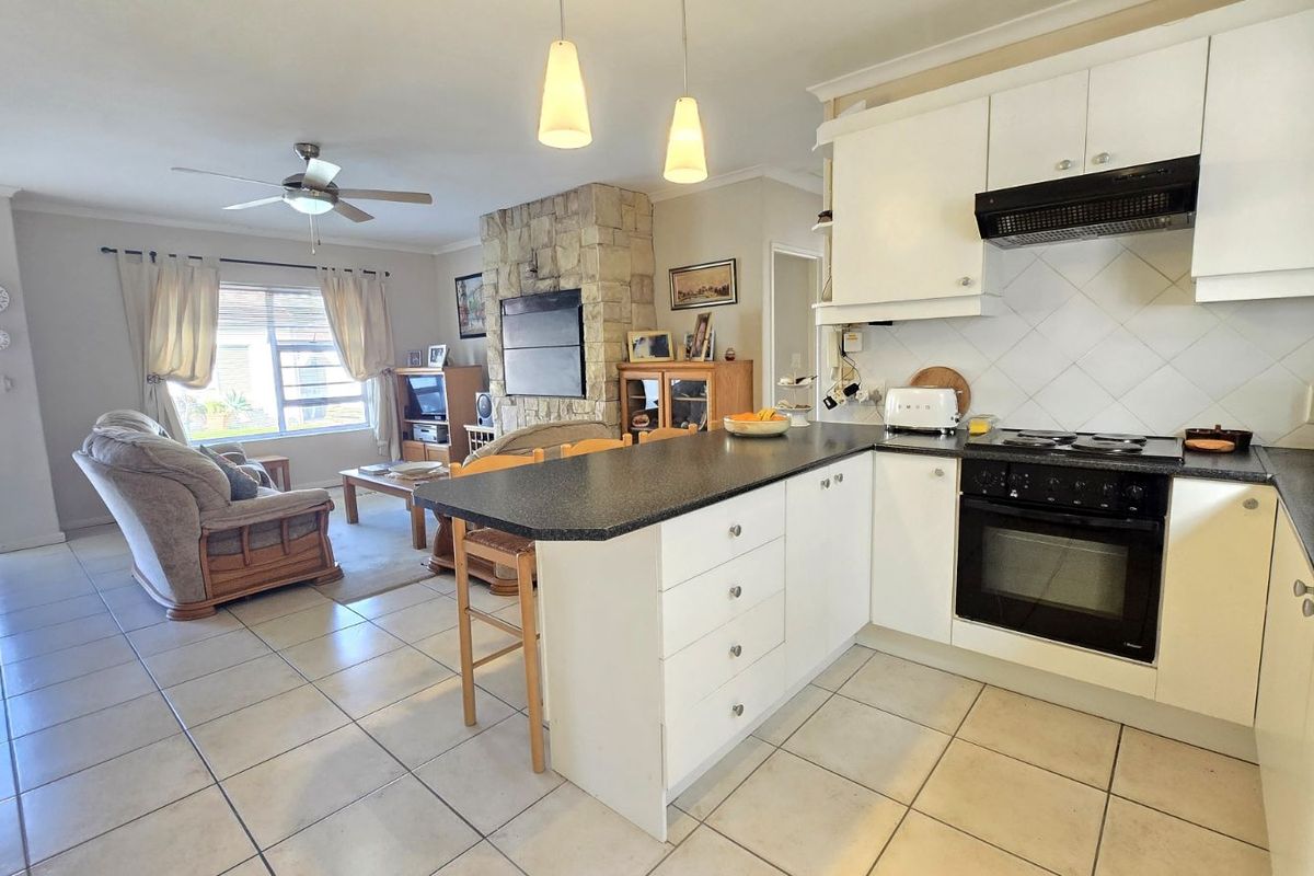 House For Sale in Admirals Park - Photo 2