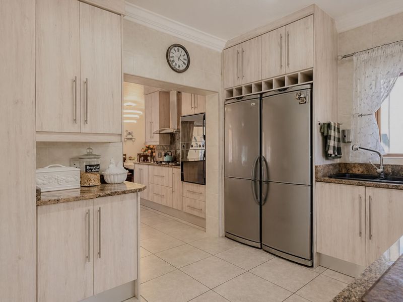 House For Sale in Featherbrooke Estate - Photo 9