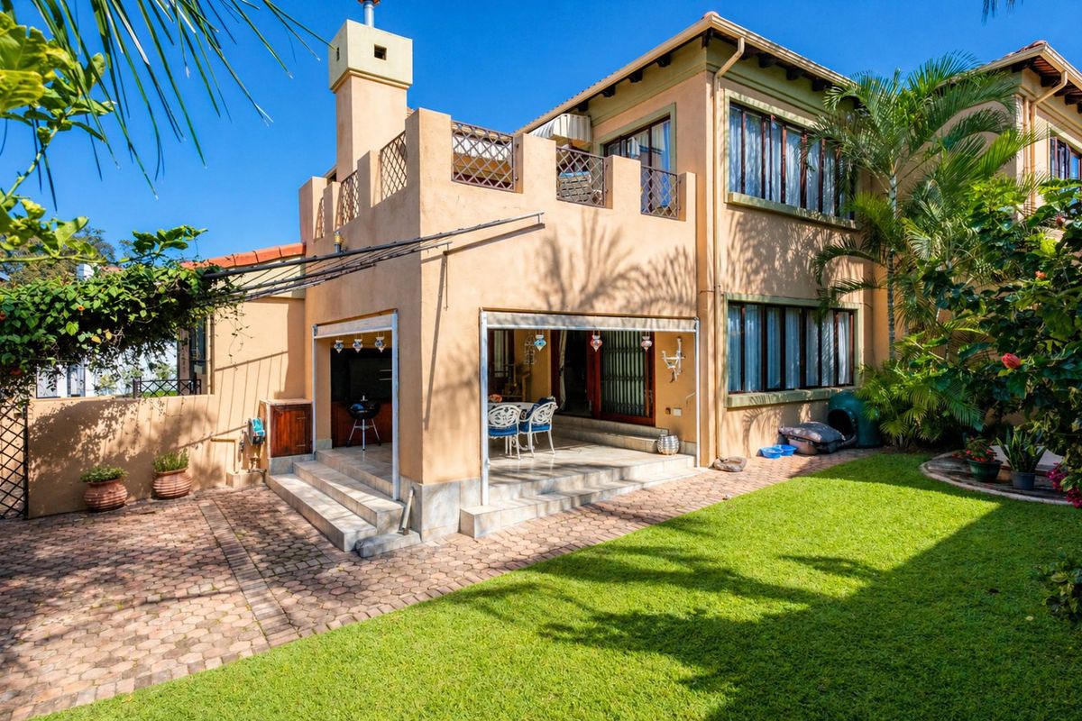 House For Sale in Featherbrooke Estate - Photo 2