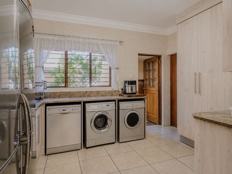House For Sale in Featherbrooke Estate - Photo 8