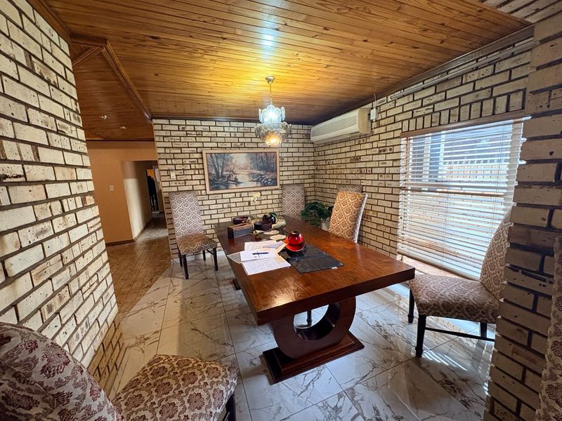 House For Sale in Roylglen Gardens - Photo 4