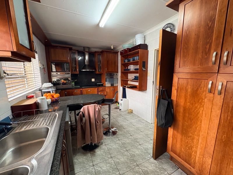 House For Sale in Roylglen Gardens - Photo 10