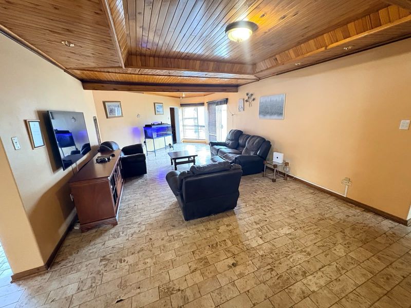 House For Sale in Roylglen Gardens - Photo 6