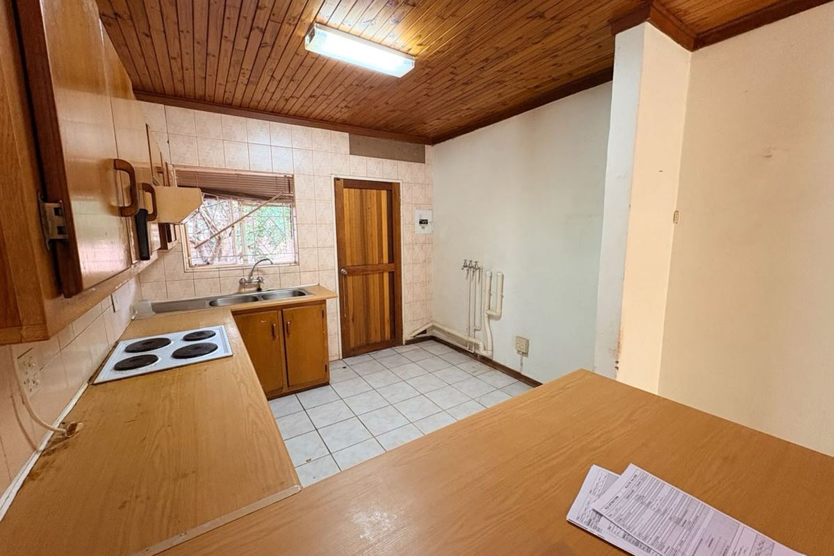 Townhouse For Sale in Camelot - Photo 4