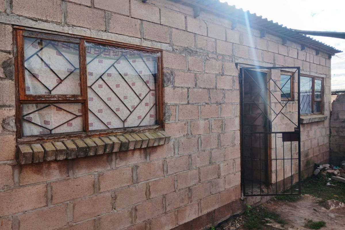 House For Sale in Kwanonqaba - Photo 3