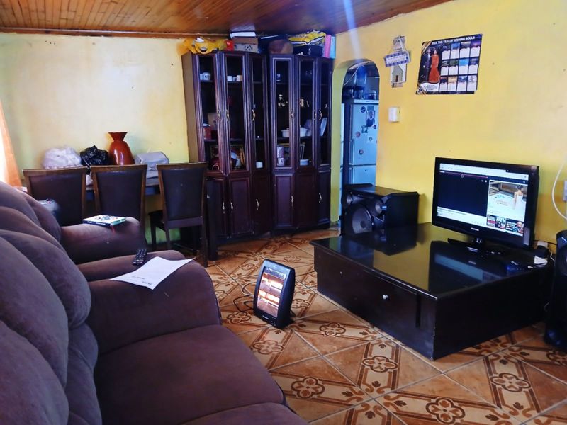 House For Sale in Kwanonqaba - Photo 2