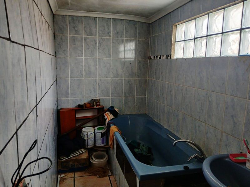 House For Sale in Kwanonqaba - Photo 9