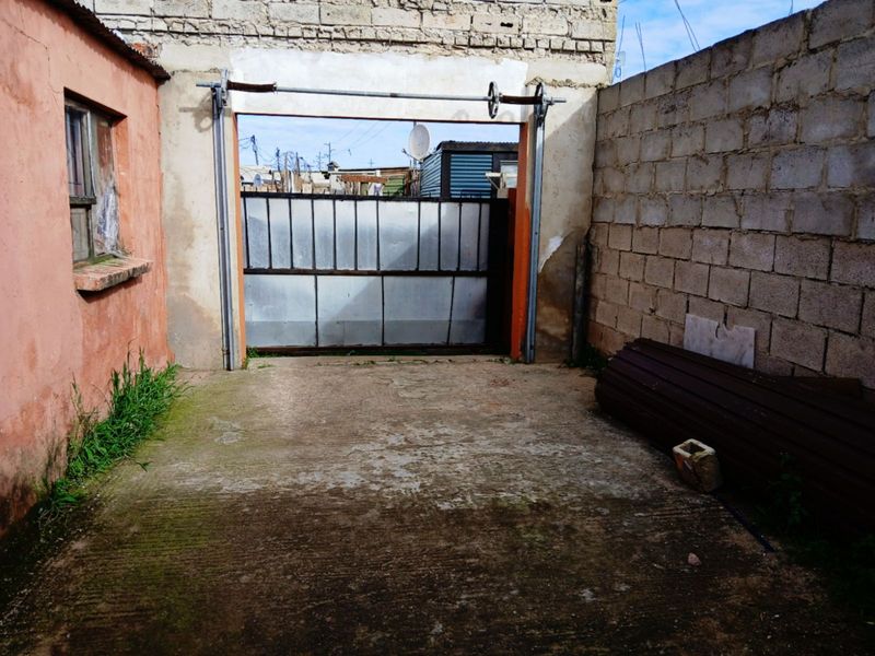 House For Sale in Kwanonqaba - Photo 6