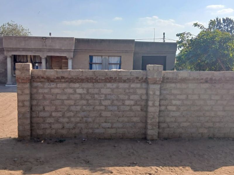 House For Sale in Hammanskraal Central - Photo 1