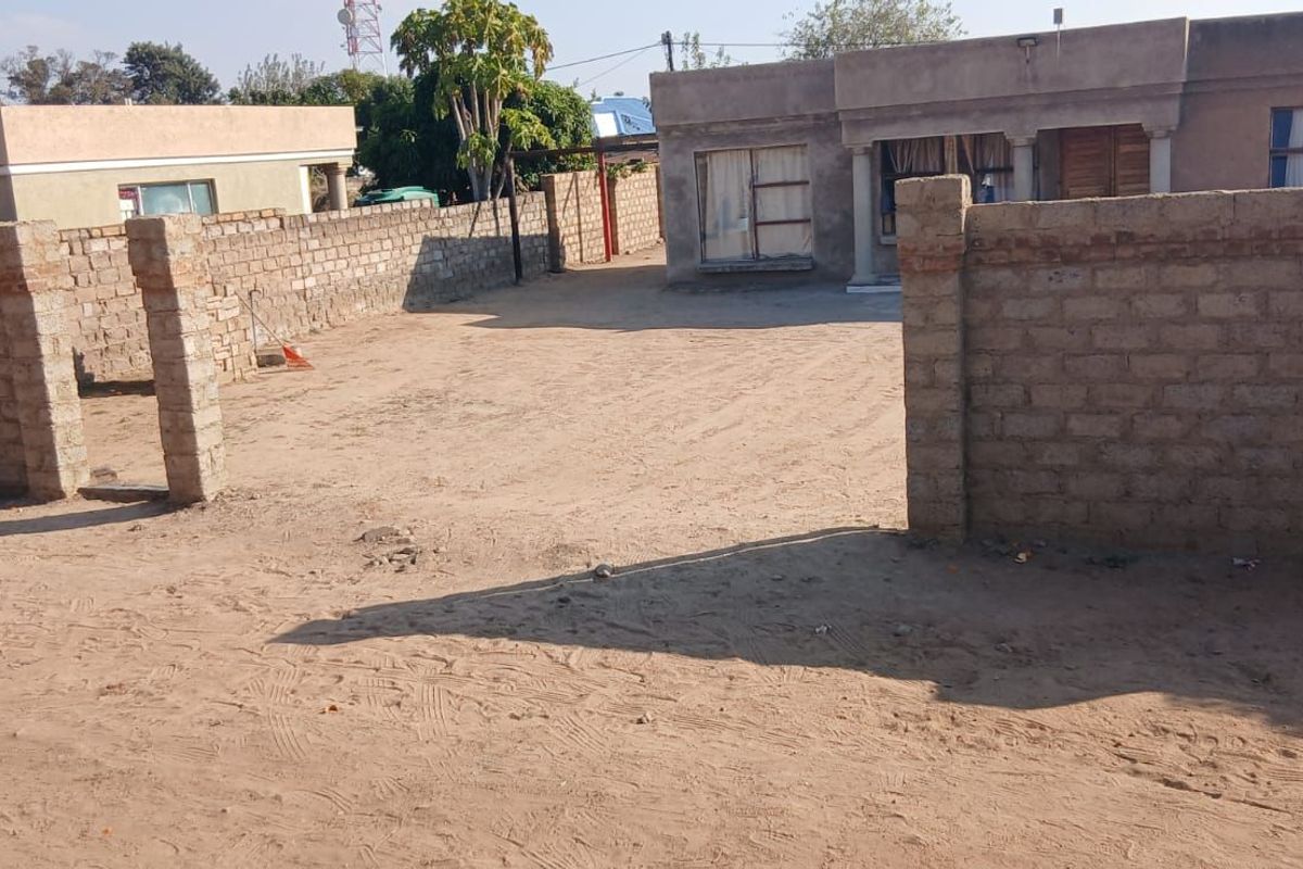 House For Sale in Hammanskraal Central - Photo 2