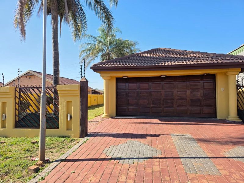 House For Sale in The Orchards - Photo 2