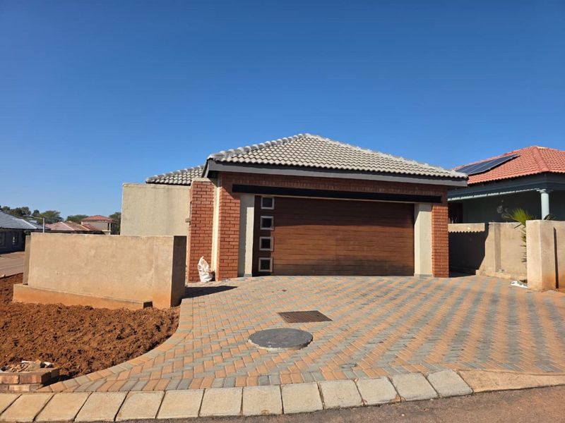 House For Sale in Amandasig - Photo 2