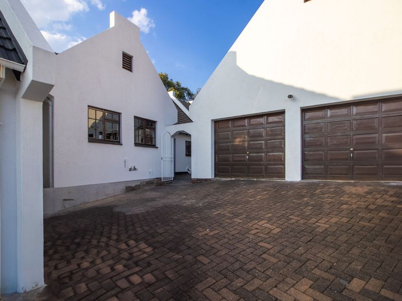 House For Sale in Garsfontein - Photo 1