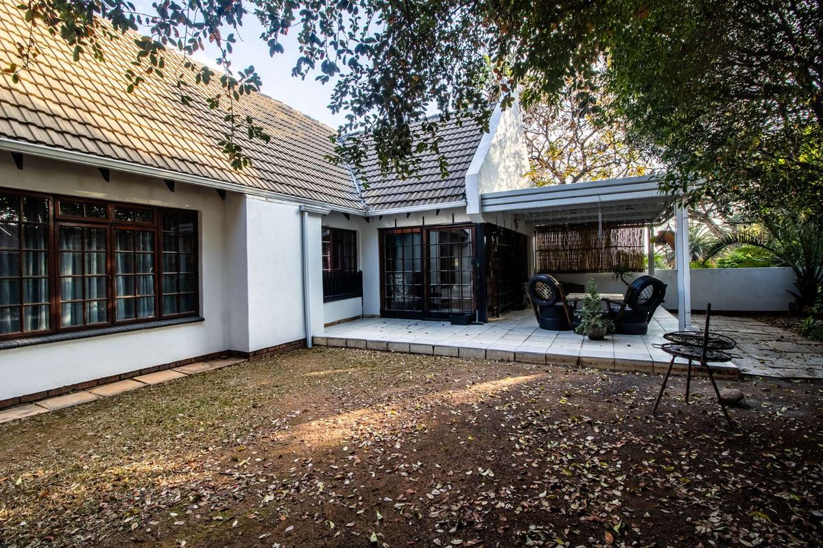 House For Sale in Garsfontein - Photo 2