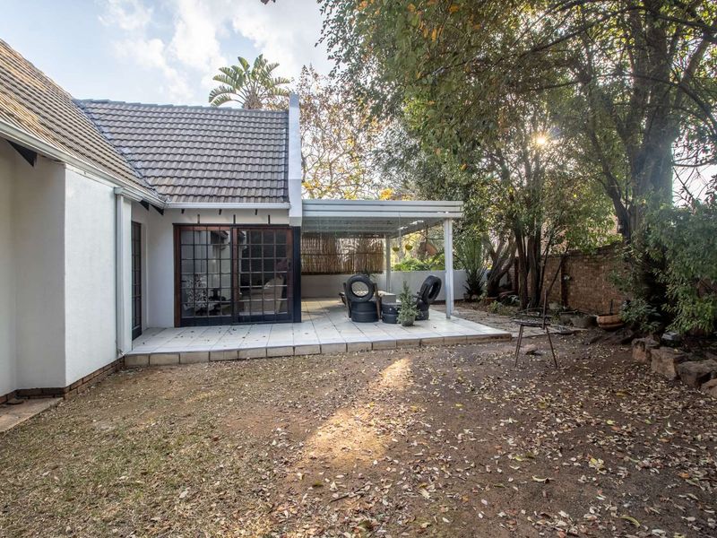 House For Sale in Garsfontein - Photo 4