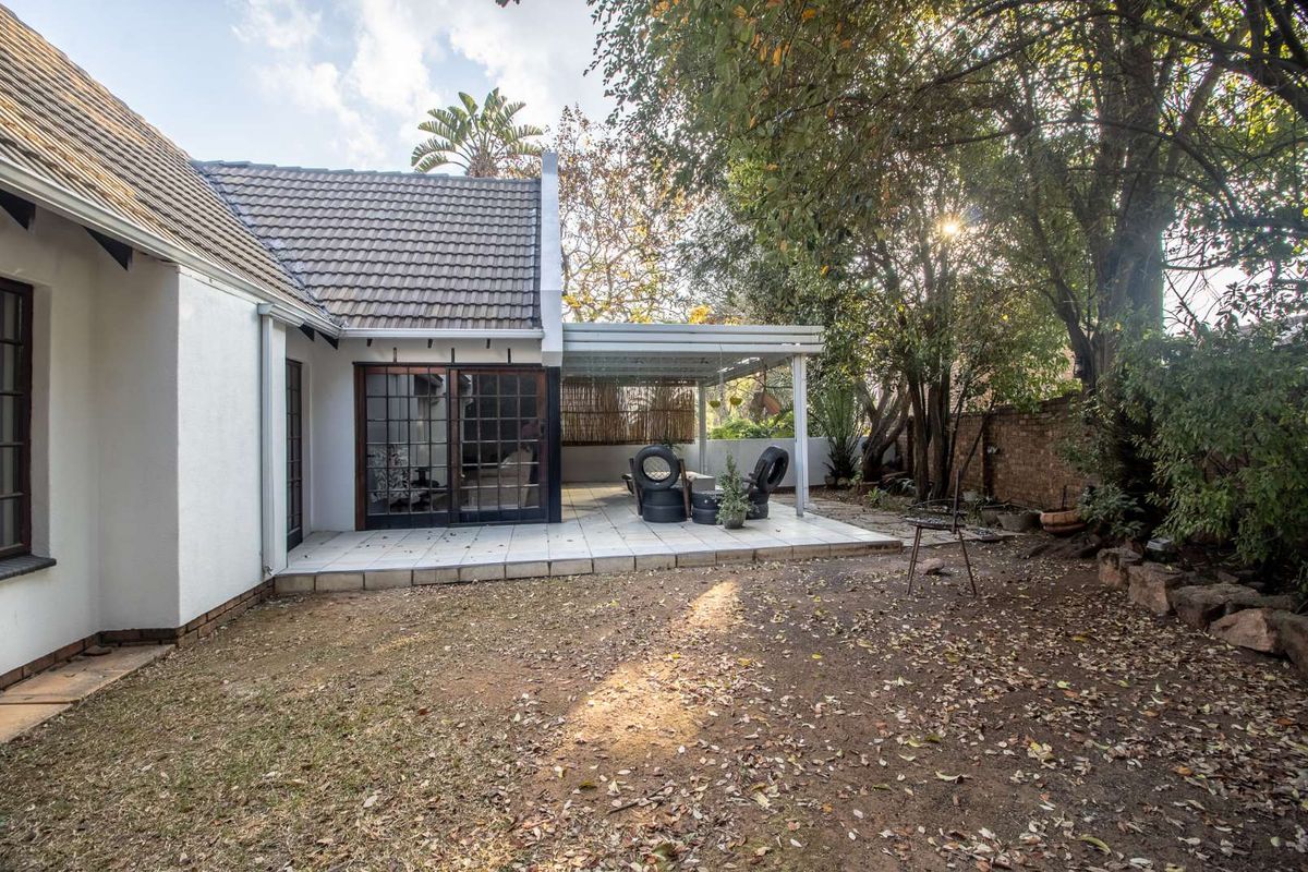 House For Sale in Garsfontein - Photo 4