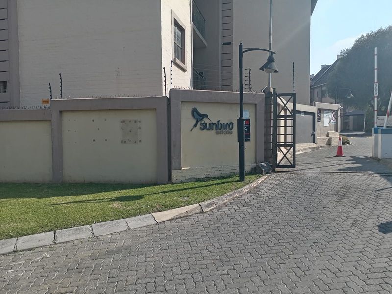 Apartment For Sale in Sundowner - Photo 4