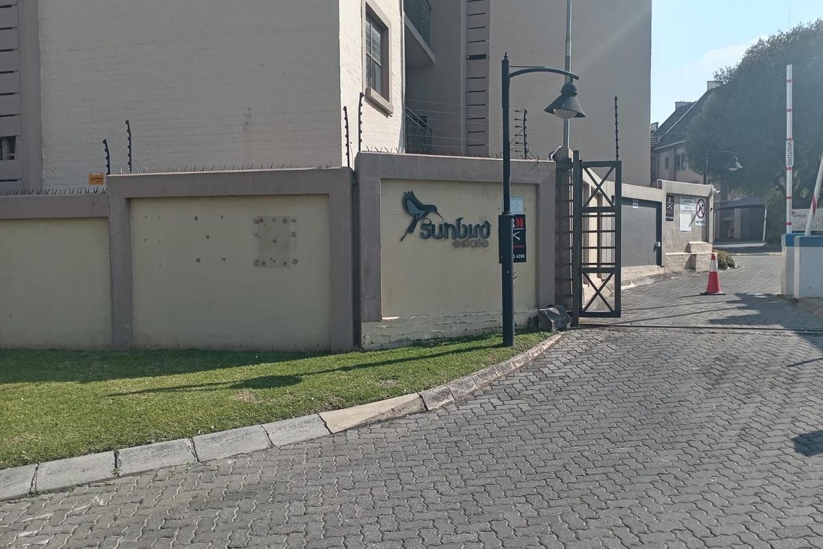 Apartment For Sale in Sundowner - Photo 4