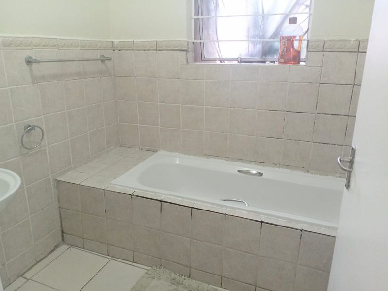 Apartment For Sale in Sundowner - Photo 10