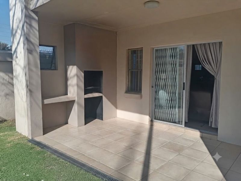 Apartment For Sale in Sundowner - Photo 7