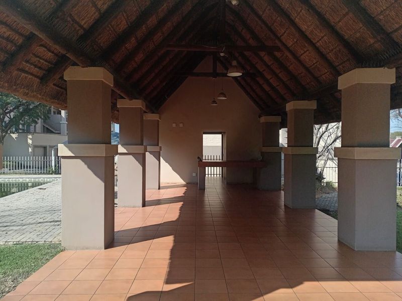 Apartment For Sale in Sundowner - Photo 3