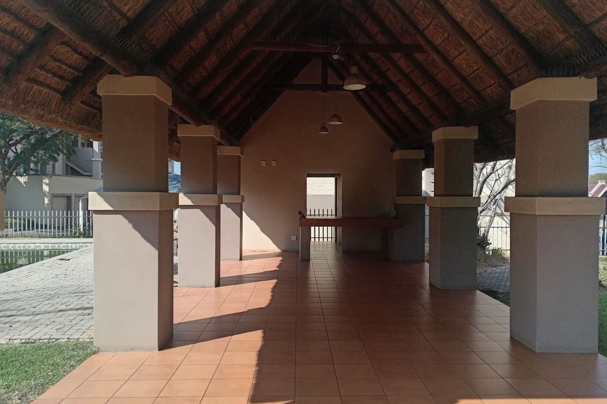 Apartment For Sale in Sundowner - Photo 3