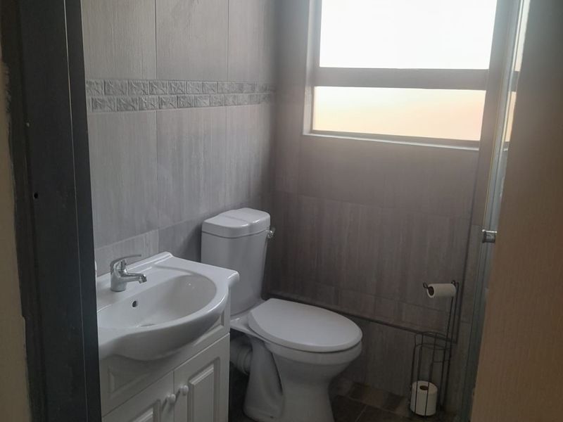 House For Sale in Olievenhoutbosch - Photo 7