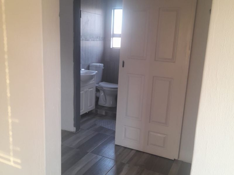 House For Sale in Olievenhoutbosch - Photo 6