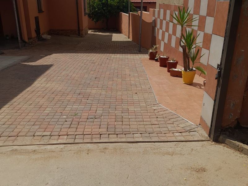 House For Sale in Olievenhoutbosch - Photo 5