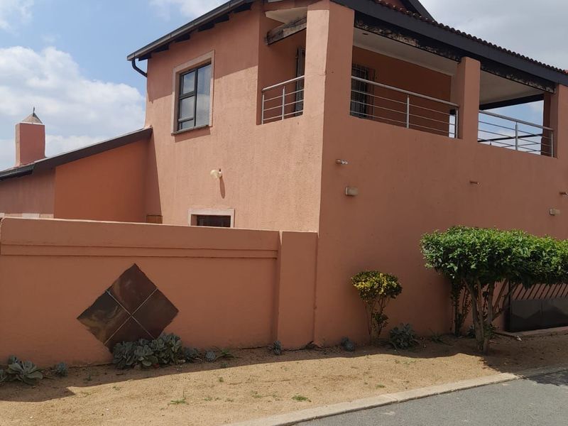 House For Sale in Olievenhoutbosch - Photo 3