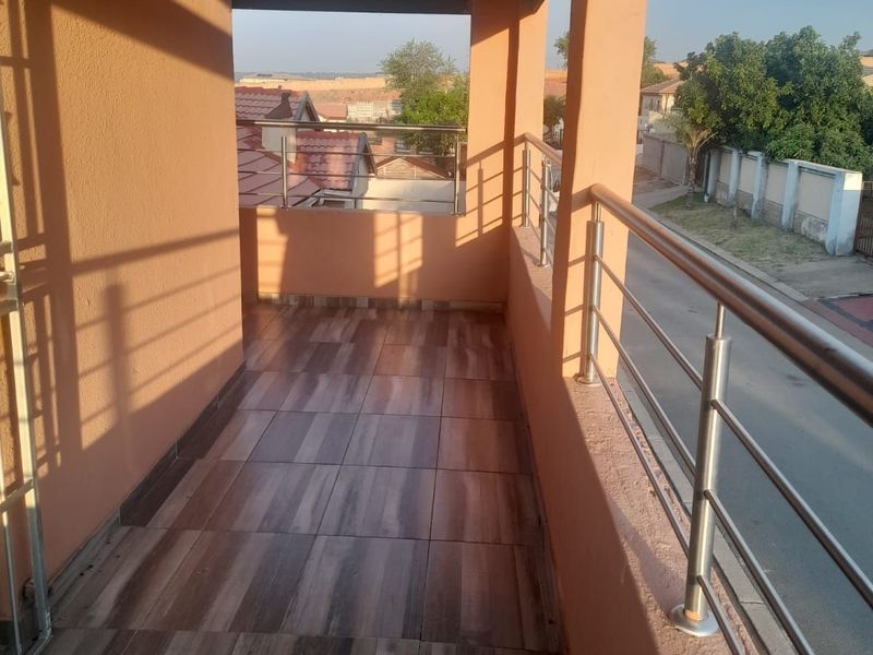 House For Sale in Olievenhoutbosch - Photo 1