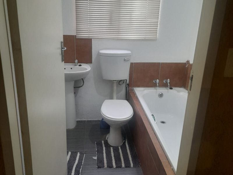 House For Sale in Olievenhoutbosch - Photo 10