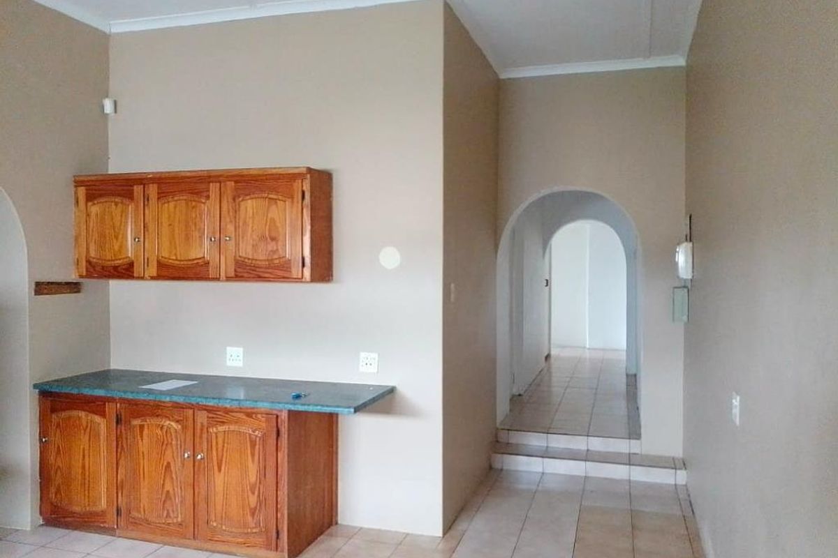 Spacious 3 bedroom house to rent in Highgate with lovely garden - Photo 3