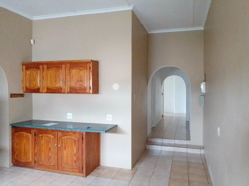 Spacious 3 bedroom house to rent in Highgate with lovely garden - Photo 3