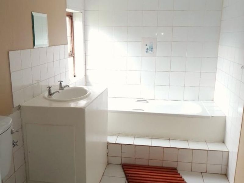 Spacious 3 bedroom house to rent in Highgate with lovely garden - Photo 10